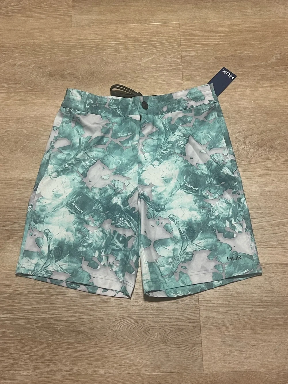 NWT Huk Mossy Oak Fracture‎ Camo Fishing Performance Board Shorts Size 30